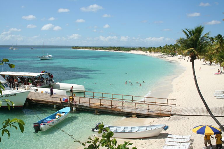 Isla Catalina Tour: The Peaceful Snorkeling & Diving Paradise